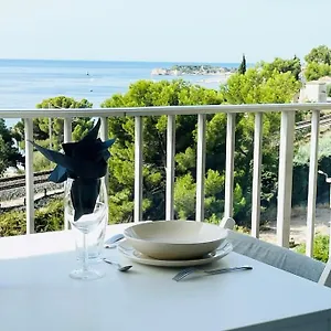 https://studio-cosy-vue-mer-panoramique-exceptionnelle.fr-provencehotel.com