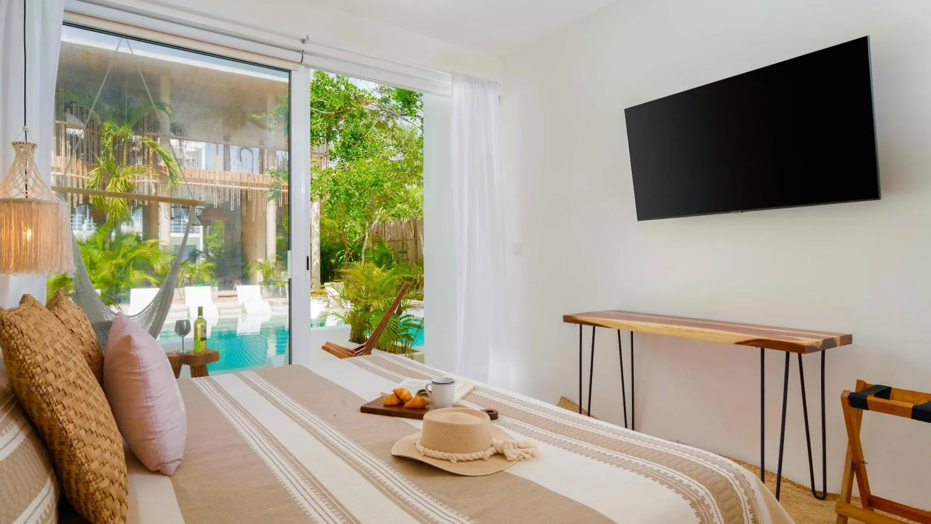 Beautiful Swim-Up Studio With Private Terrace, Pool And Jungle Gym Tulum Apartment
