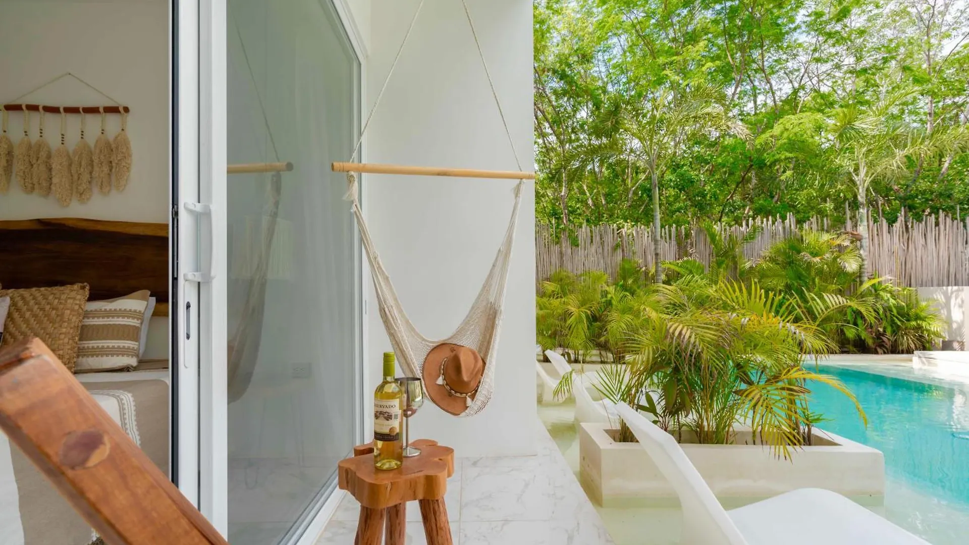 Beautiful Swim-Up Studio With Private Terrace, Pool And Jungle Gym Tulum